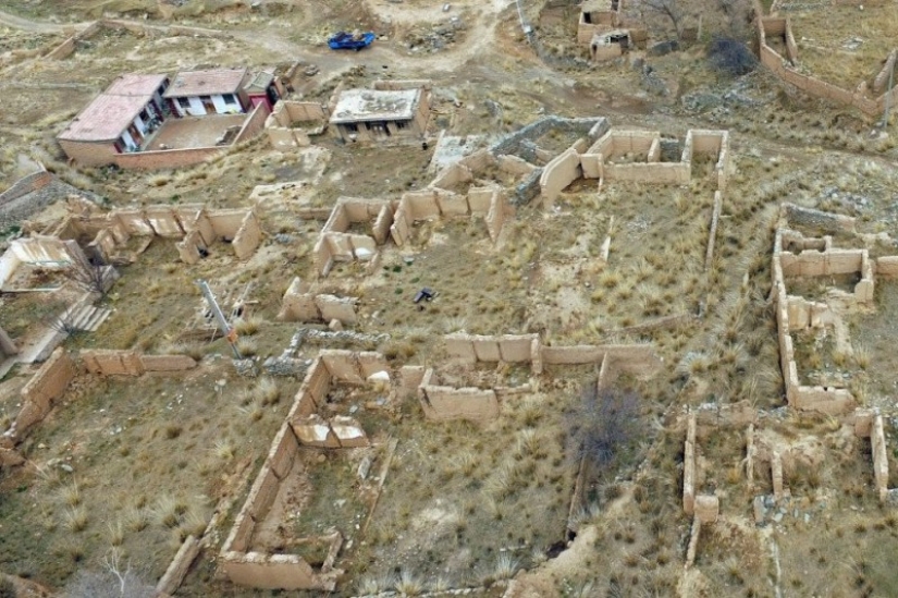 The last of the Mohicans: a Chinese man has been living alone in a deserted village for 10 years