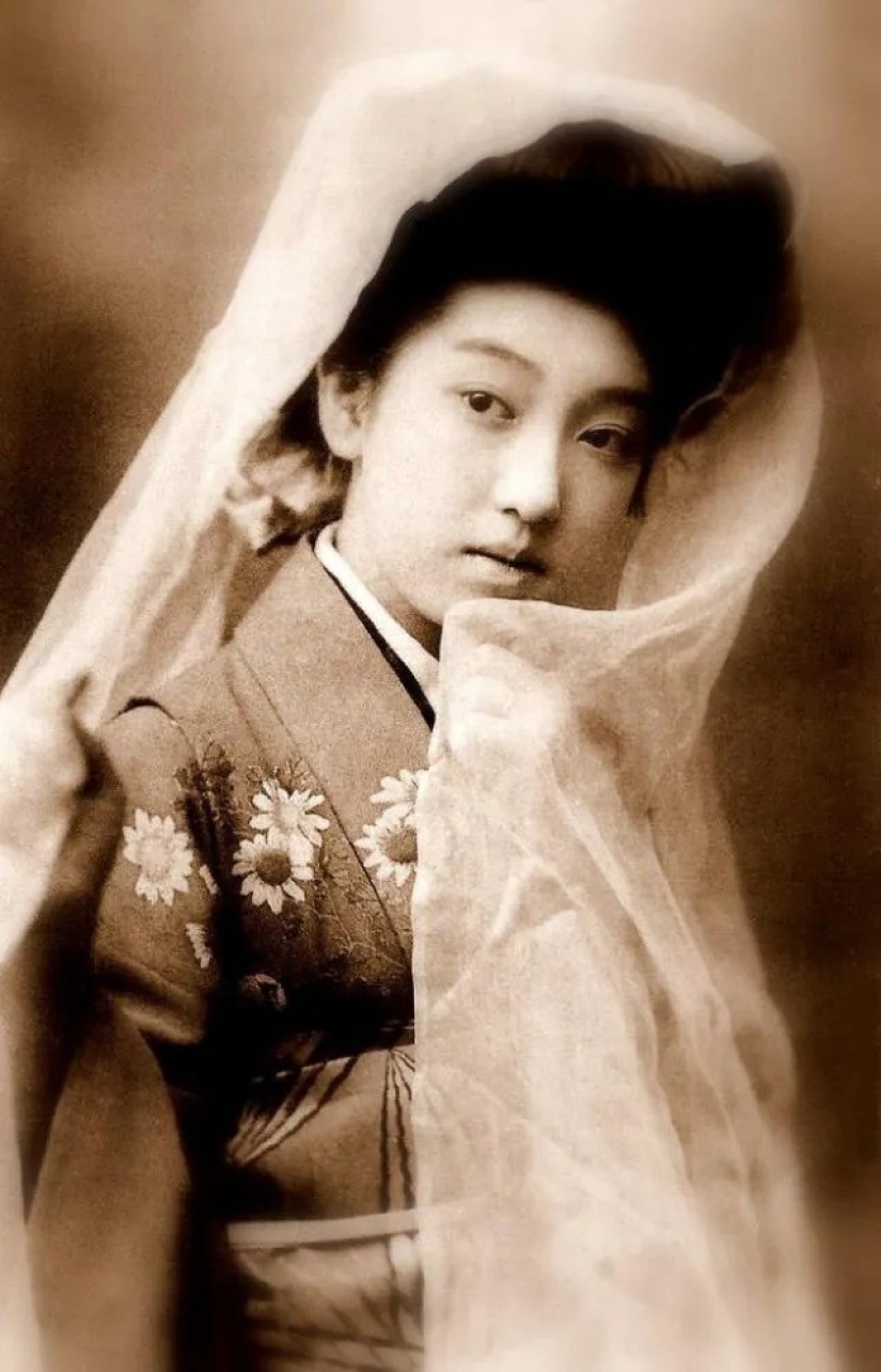 The life story and beautiful photos of nine-fingered geisha Tise Takaoka