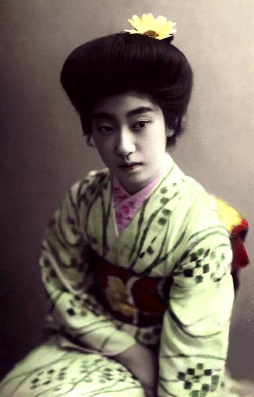 The life story and beautiful photos of nine-fingered geisha Tise Takaoka