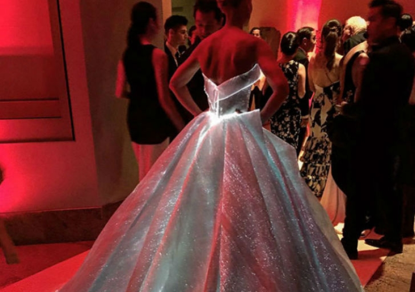 The luminous dress of the future actress Claire Danes