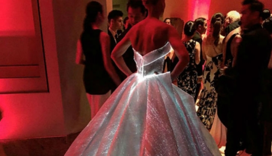 The luminous dress of the future actress Claire Danes