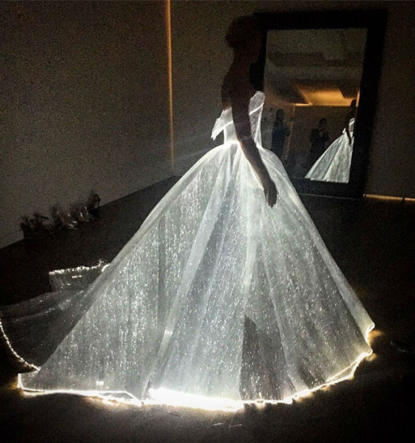 The luminous dress of the future actress Claire Danes