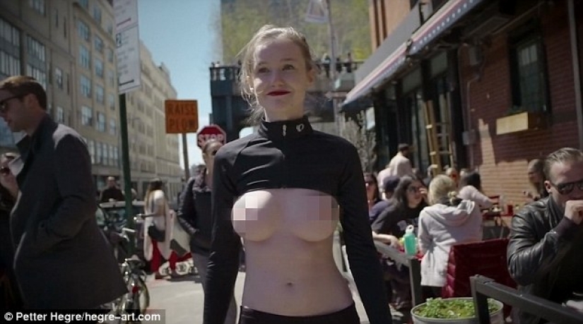 The model walked the streets of New York topless in support of the movement "Freedom to nipples"