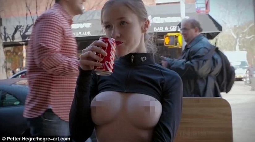 The model walked the streets of New York topless in support of the movement "Freedom to nipples"