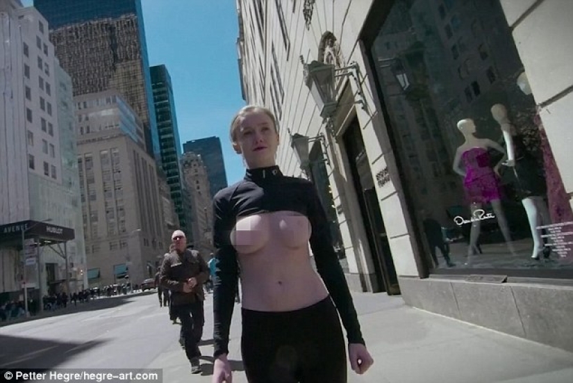 The model walked the streets of New York topless in support of the movement "Freedom to nipples"