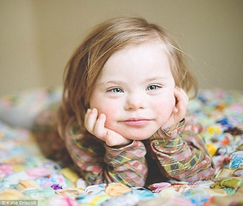 The mother of a girl with Down syndrome arranged a photo session for children with disabilities for the new school year