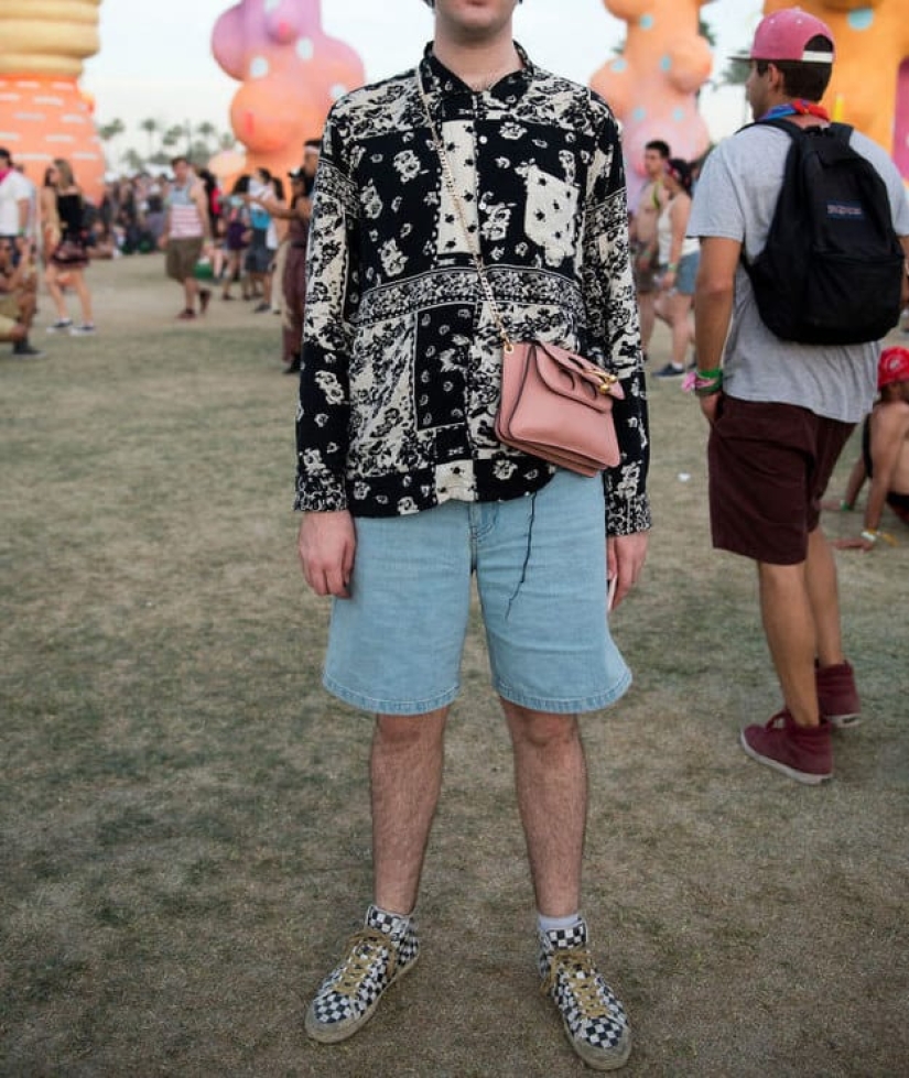 The naked King: the crazy outfits of the guests of the Coachella 2017 festival