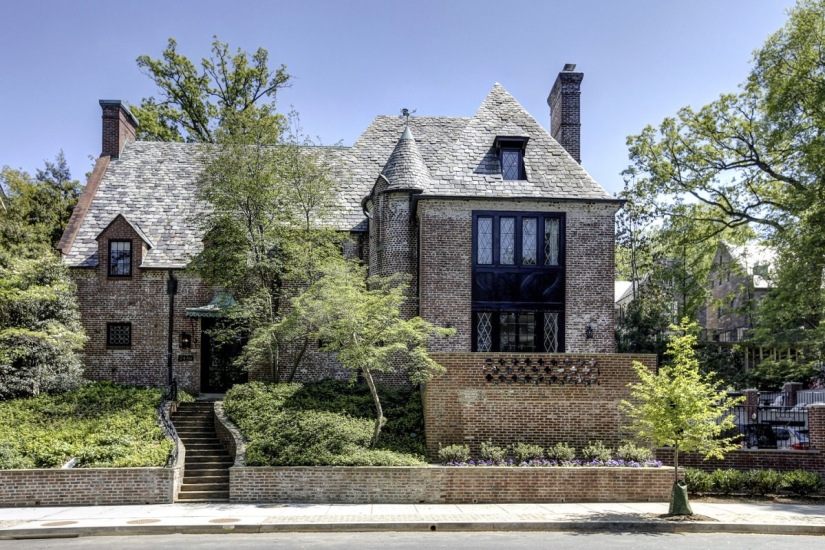 The Obama family will move from the White House to a $5.3 million mansion
