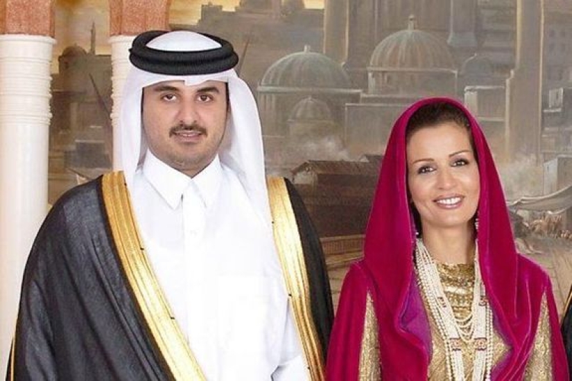 The Oriental beauty who actually rules Qatar: Sheikha Moza