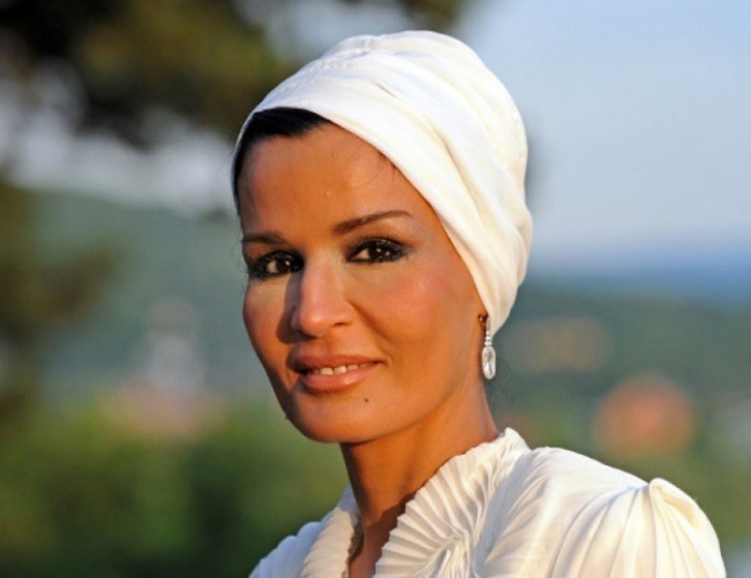 the-oriental-beauty-who-actually-rules-qatar-sheikha-moza-pictolic