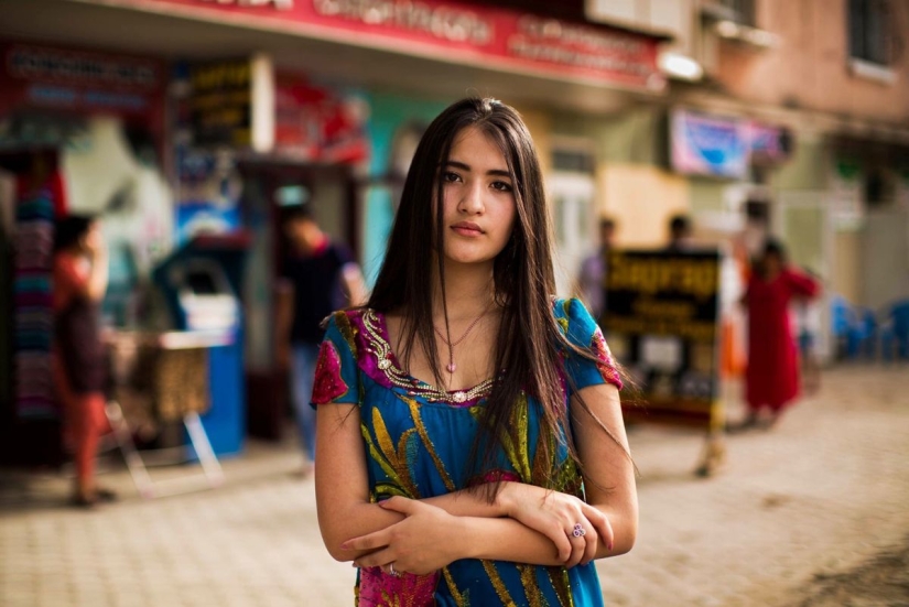The photographer continues to shoot a variety of beauty of women around the world