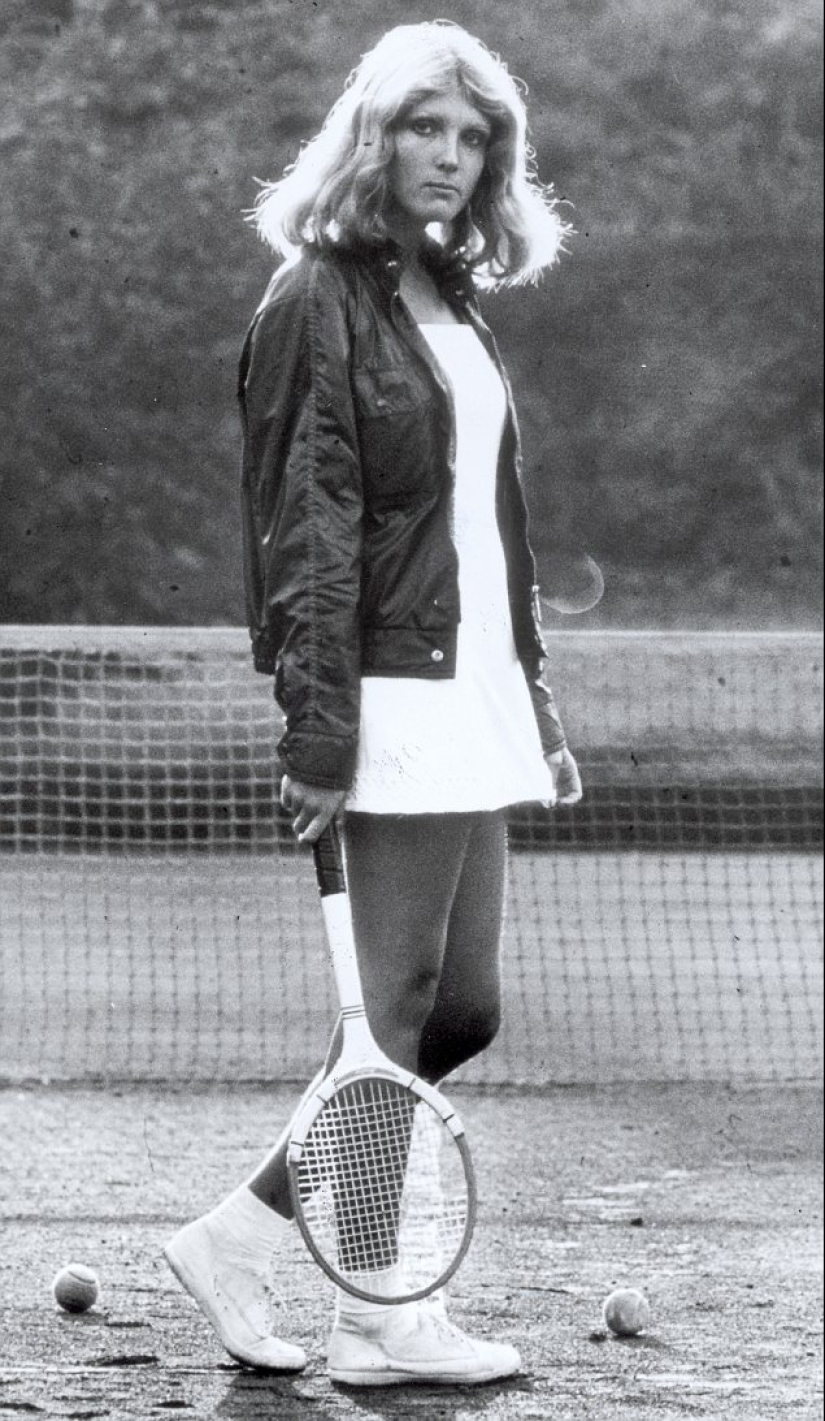 The priest who became a legend: the story of the famous photos of the "tennis Player"