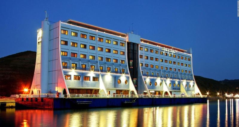 The sad story of the first floating hotel, which was haunted by failures