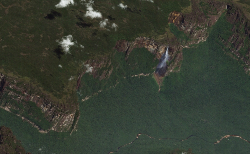 The satellite, tilt the camera: photos from space that are not similar to Google maps
