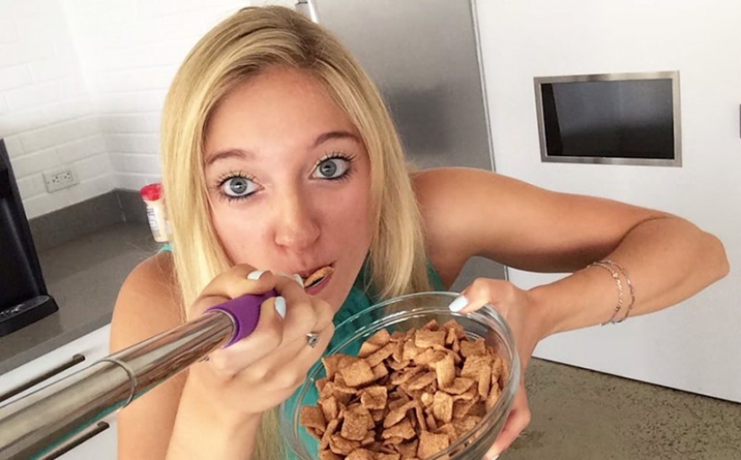The selfie spoon lets you take photos while you eat!