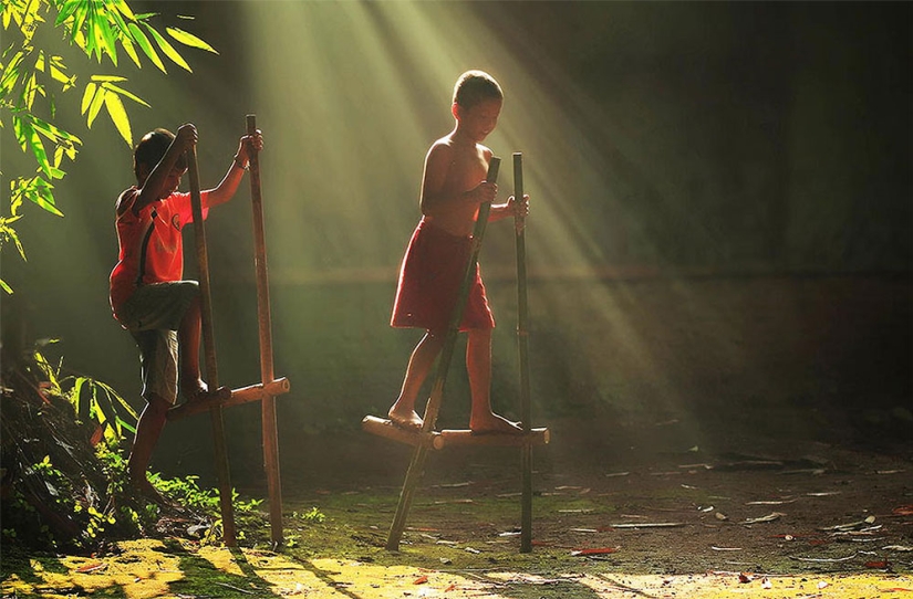 The simple life of an Indonesian village photographed by Herman Damar