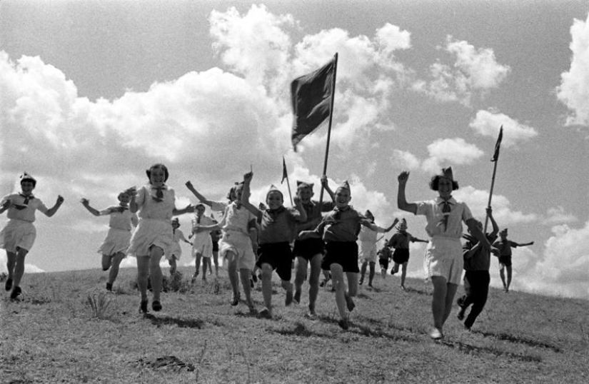 The Soviet era in iconic photographs by Markov-Grinberg