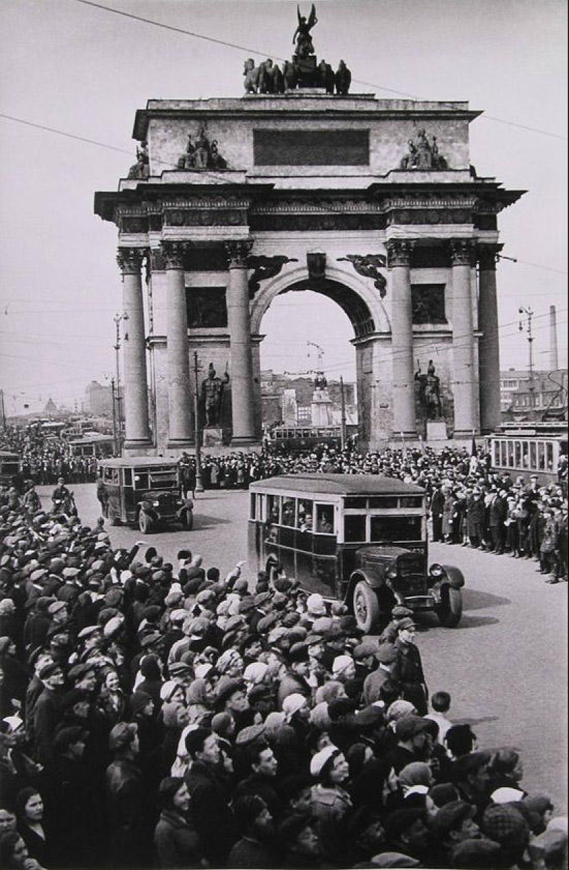 The Soviet era in iconic photographs by Markov-Grinberg