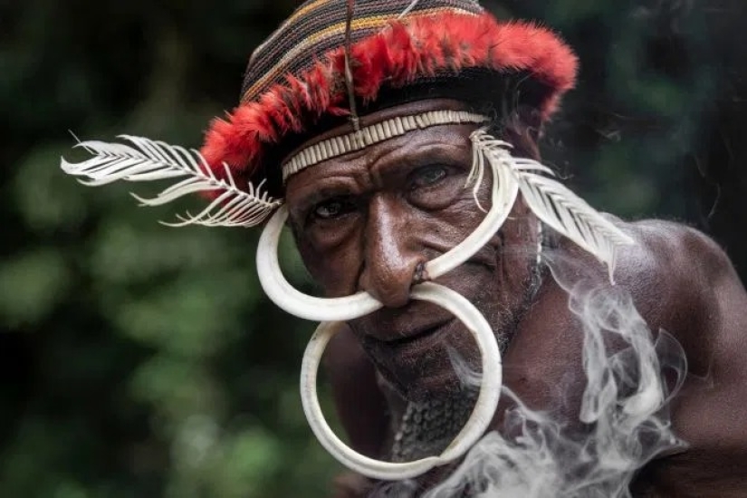 The spirit of the ancestors: in a Papuan tribe smoked mummies of leaders to save them for posterity