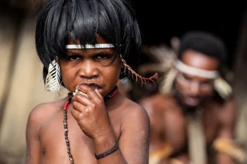 The spirit of the ancestors: in a Papuan tribe smoked mummies of leaders to save them for posterity