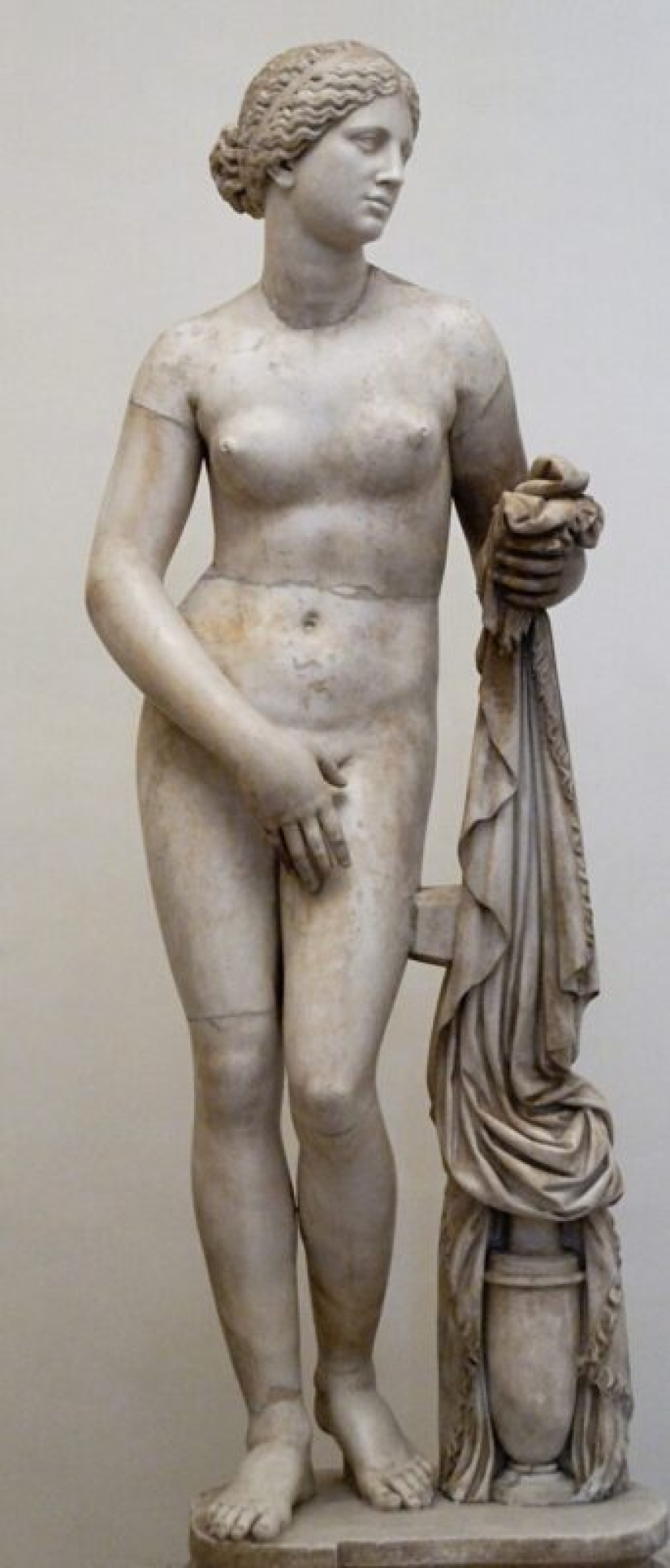 The statue of Aphrodite of Cnida is so realistic that she was once raped