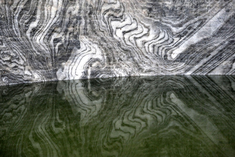 The strange beauty of the salt mines