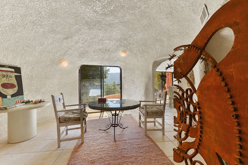 The Strange Flintstones House in California that No One Wants to Buy