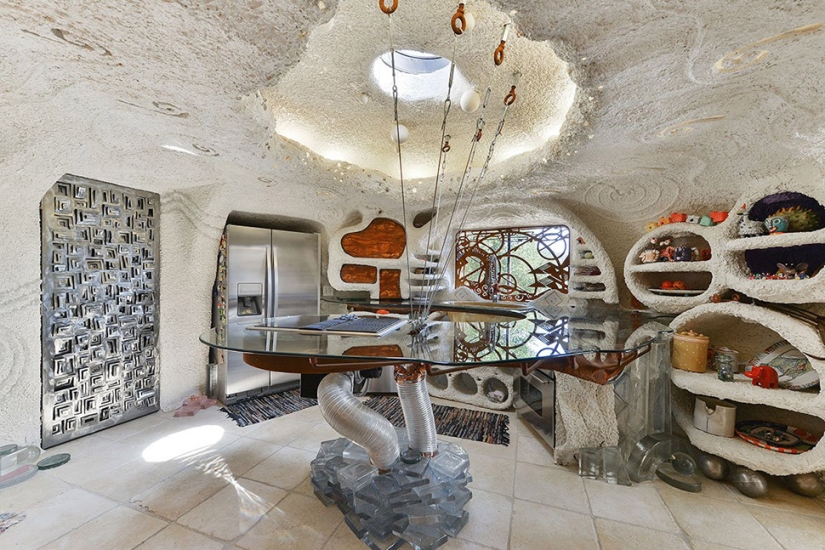 The Strange Flintstones House in California that No One Wants to Buy