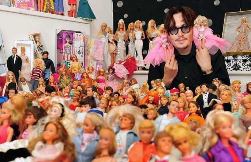 The strange habits of the stars of show business: from eating bugs to play with Barbie dolls