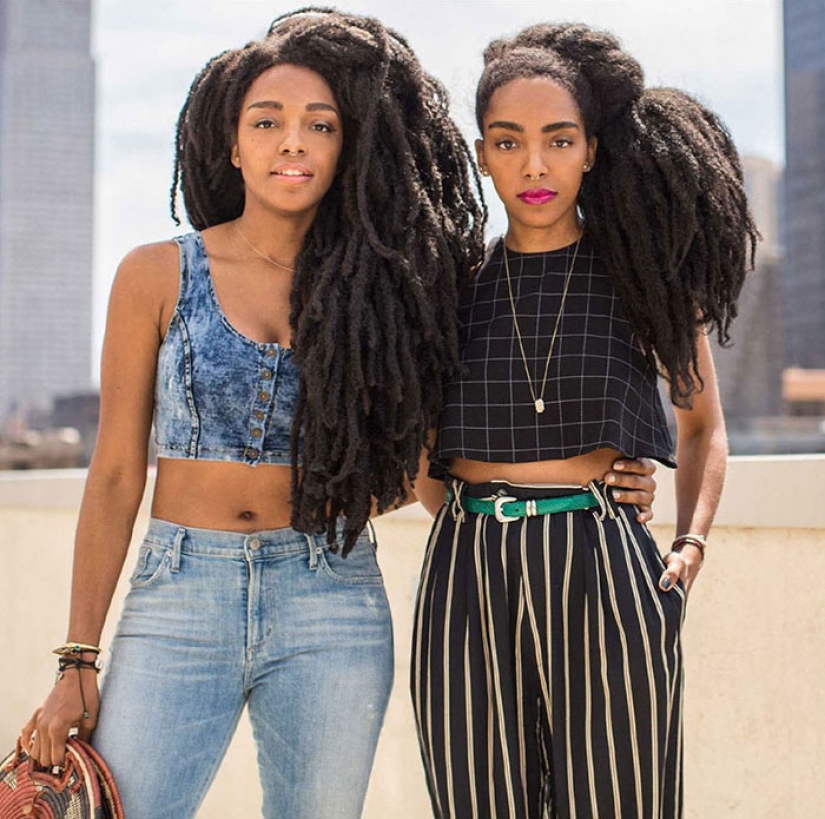 The twins became famous thanks to the Afrocos, with whom you can do without clothes