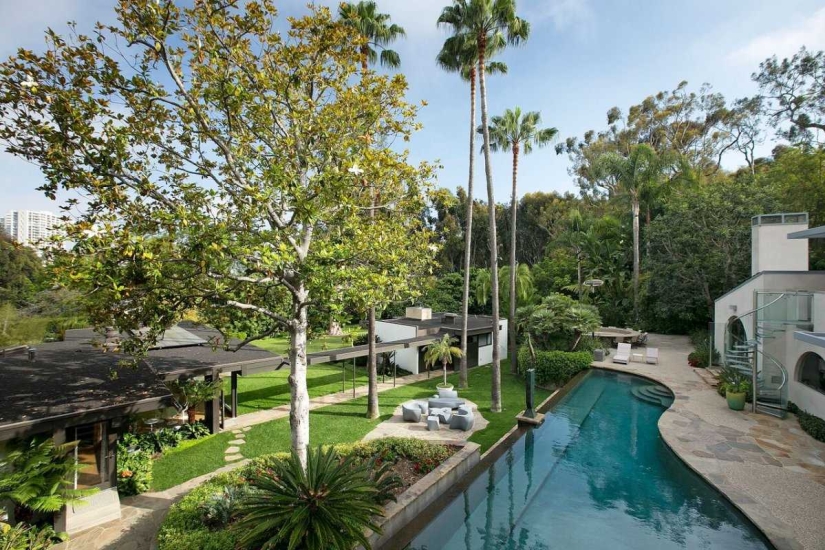 The ultra-modern estate of one of the creators of The Simpsons, which can be bought for $ 18 million