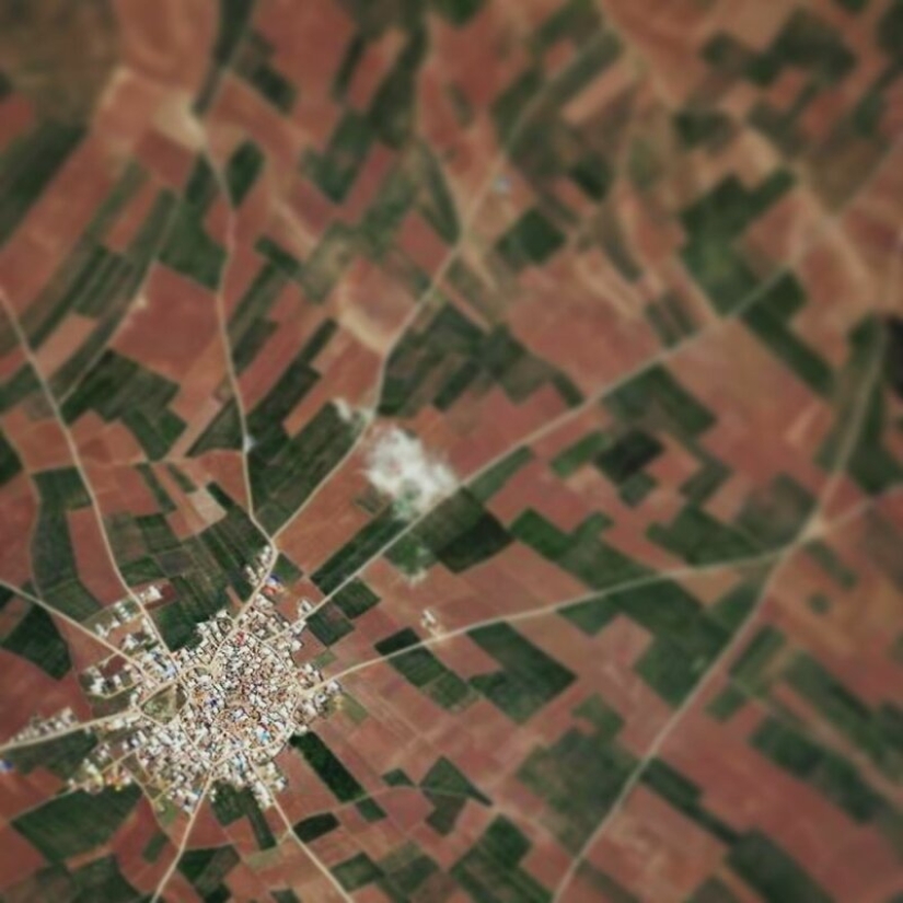 The virtual globe: 30 interesting locations with Google Earth