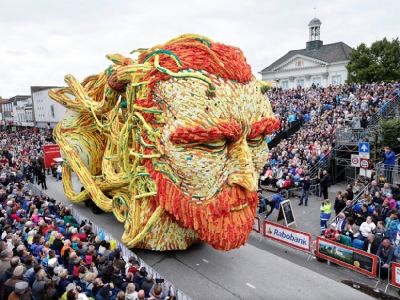 The world&#39;s largest flower parade in Holland dedicated to Van Gogh