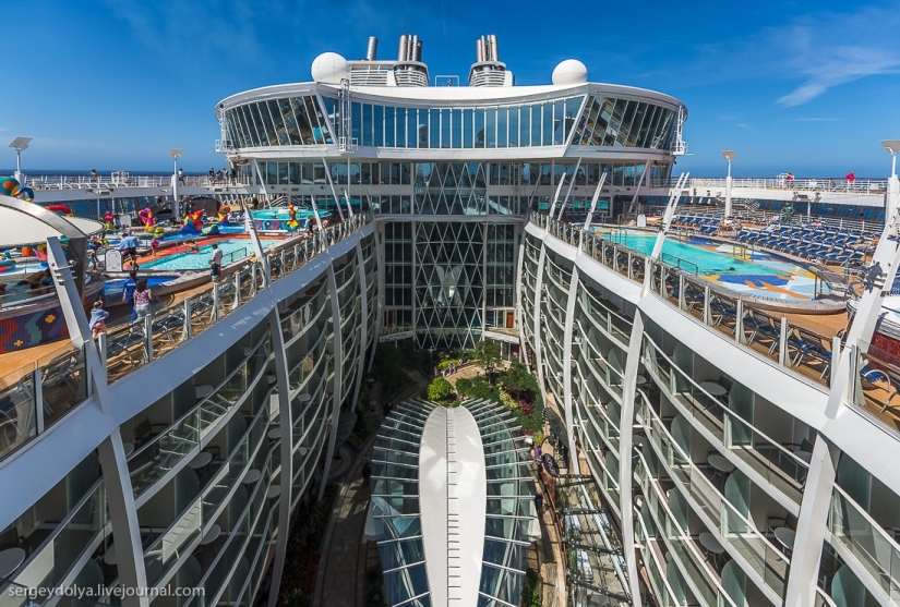 The world&#39;s largest cruise ship
