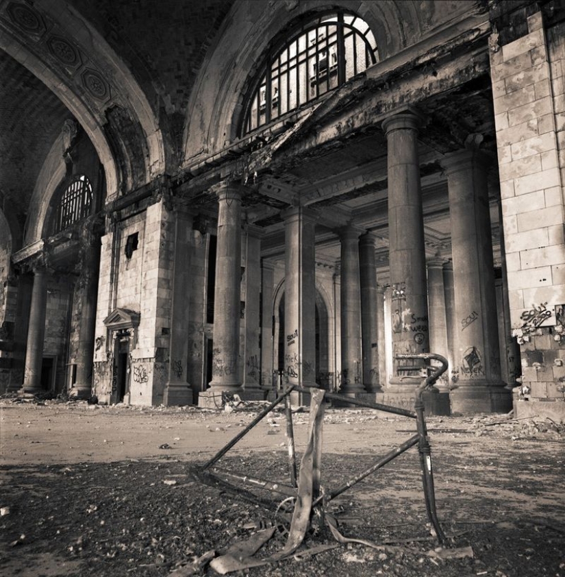 The world's largest abandoned train station