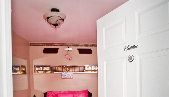 Themed rooms for guests of the house in Los Angeles Themed rooms for guests of the house in Los Angeles