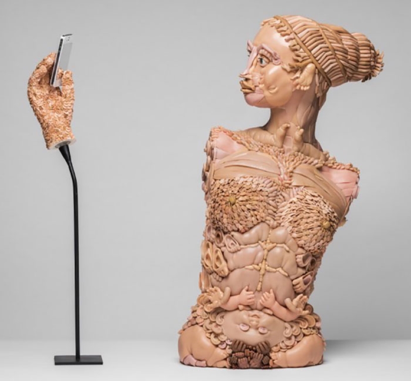 These are not toys for you: the sculptor creates humanoid figures from old dolls