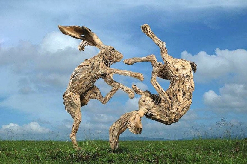 These sculptures seem to be alive… You will never believe what they are made of