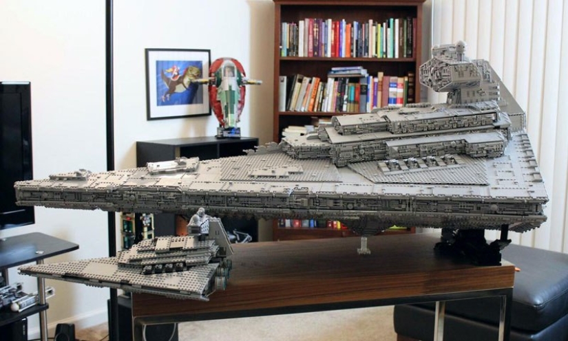 This guy built a Star Wars spaceship out of Lego