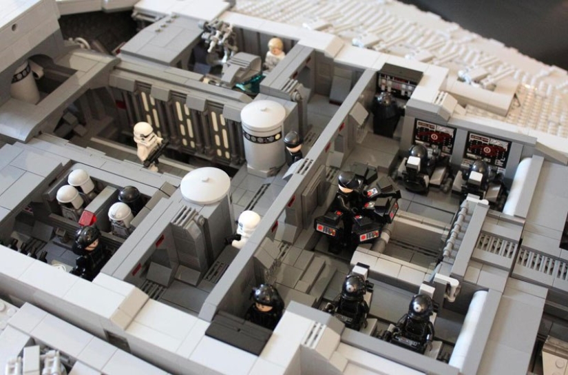 This guy built a Star Wars spaceship out of Lego