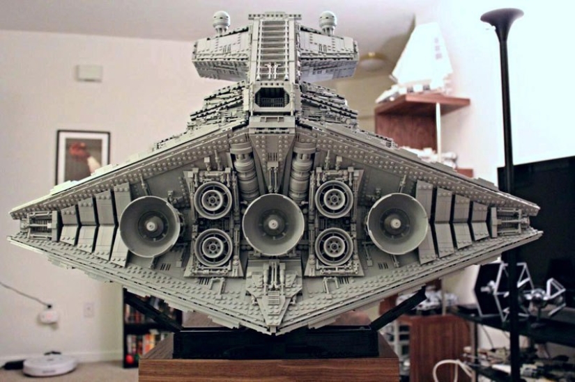 This guy built a Star Wars spaceship out of Lego