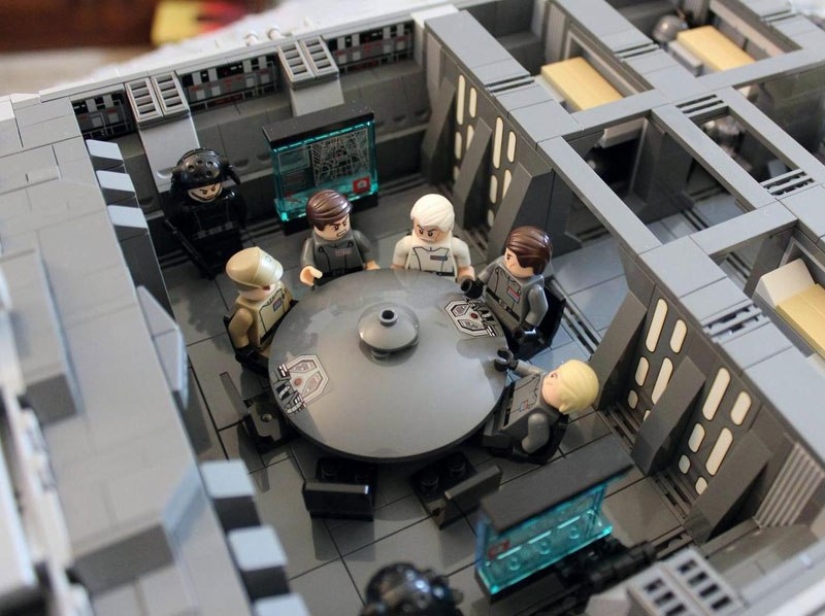 This guy built a Star Wars spaceship out of Lego