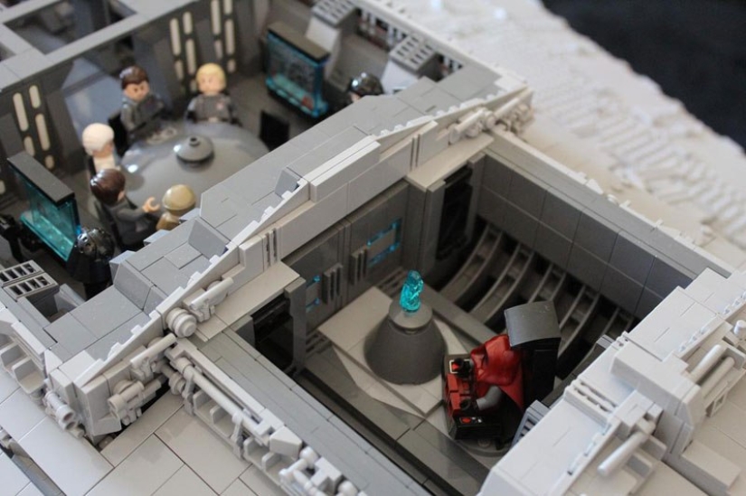 This guy built a Star Wars spaceship out of Lego