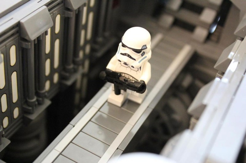 This guy built a Star Wars spaceship out of Lego