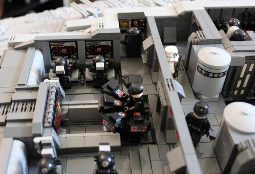 This guy built a Star Wars spaceship out of Lego