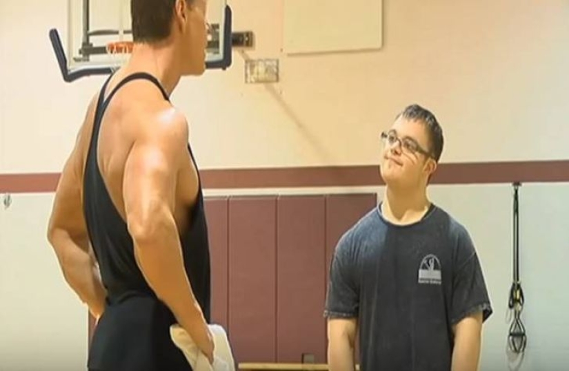 This guy with Down syndrome managed to change himself to compete in a bodybuilding competition