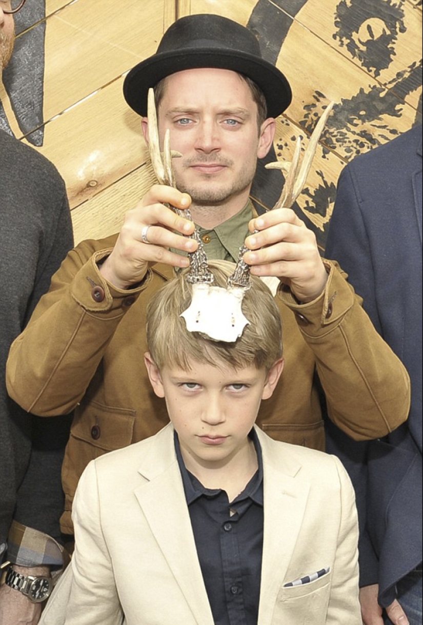 This Guy Won't Send You to Mordor: Elijah Wood is a master of soulful selfies with Fans