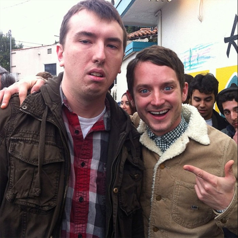 This Guy Won't Send You to Mordor: Elijah Wood is a master of soulful selfies with Fans
