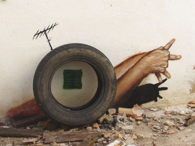 This street art flirts with the environment