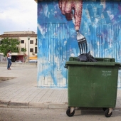 This street art flirts with the environment